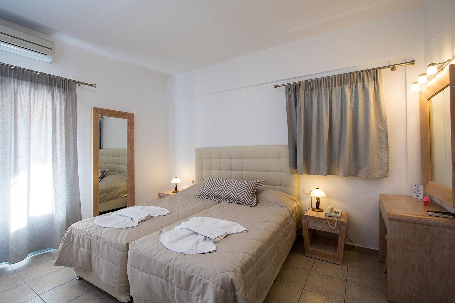 Erato Apartments Fira  Extérieur photo