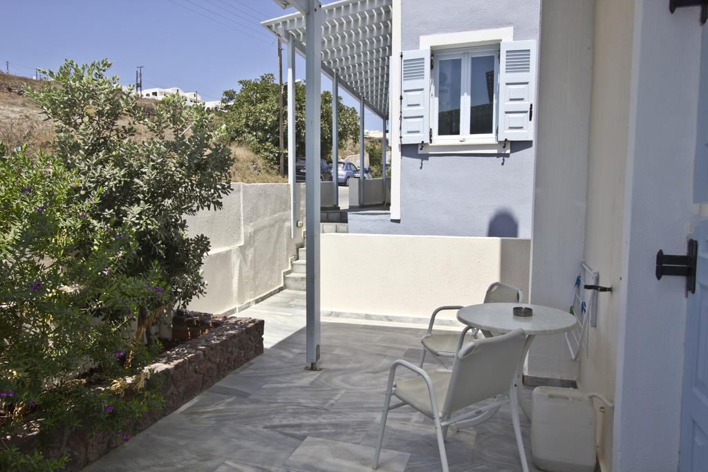 Erato Apartments Fira  Extérieur photo